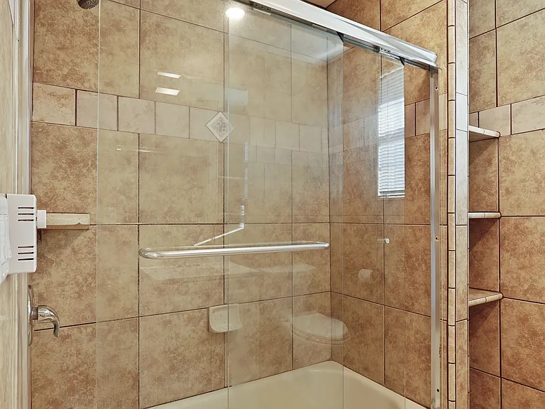 324 Flora St — Photo 13