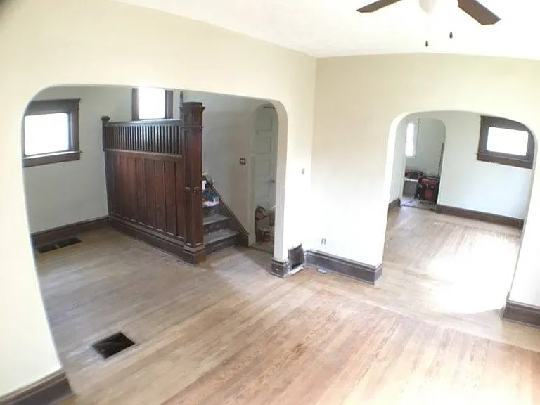 469 Rhodes Ave — Photo 6