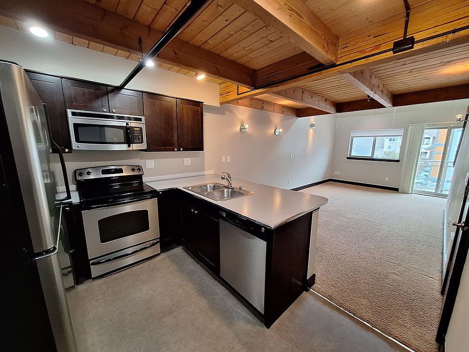1st image of 950 Lincoln St #207