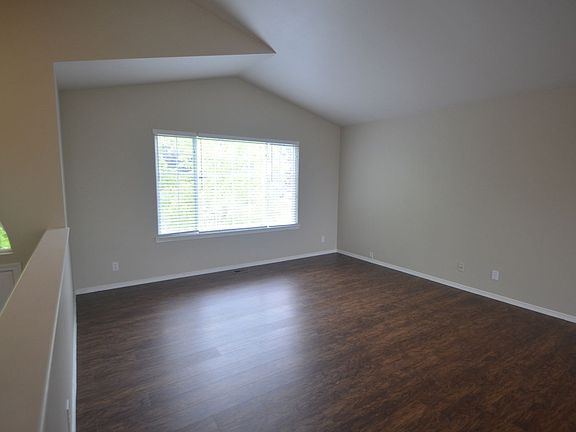5th image of 7102 79th Dr NE
