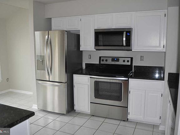 2nd image of 1252 Bond St