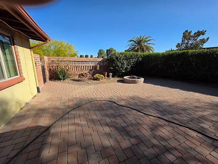 240 E La Huerta — Photo 34