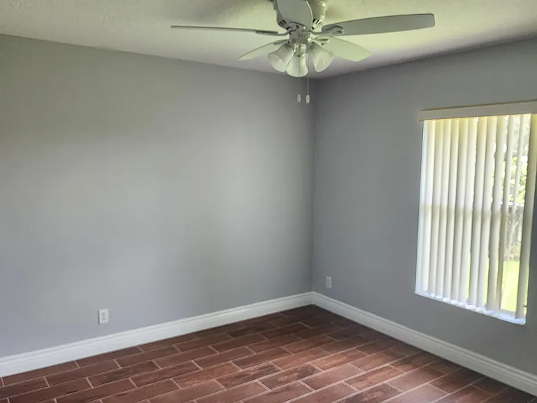 425 SW McComb Ave — Photo 11
