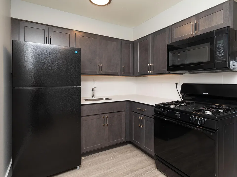Wayne Court Apartments