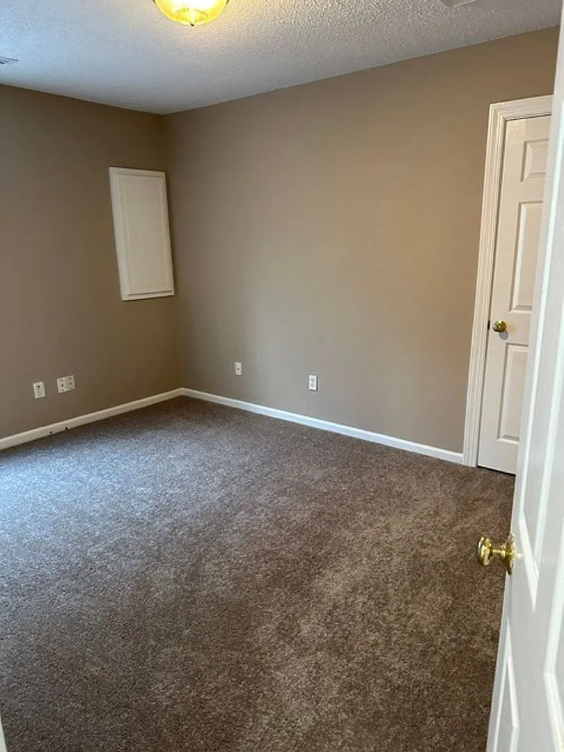 1012 Wythe Way — Photo 3