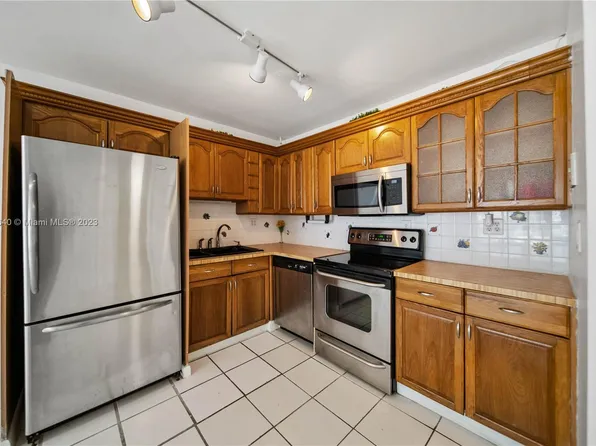 16710 NE 9th Ave APT 407, North Miami Beach, FL 33162