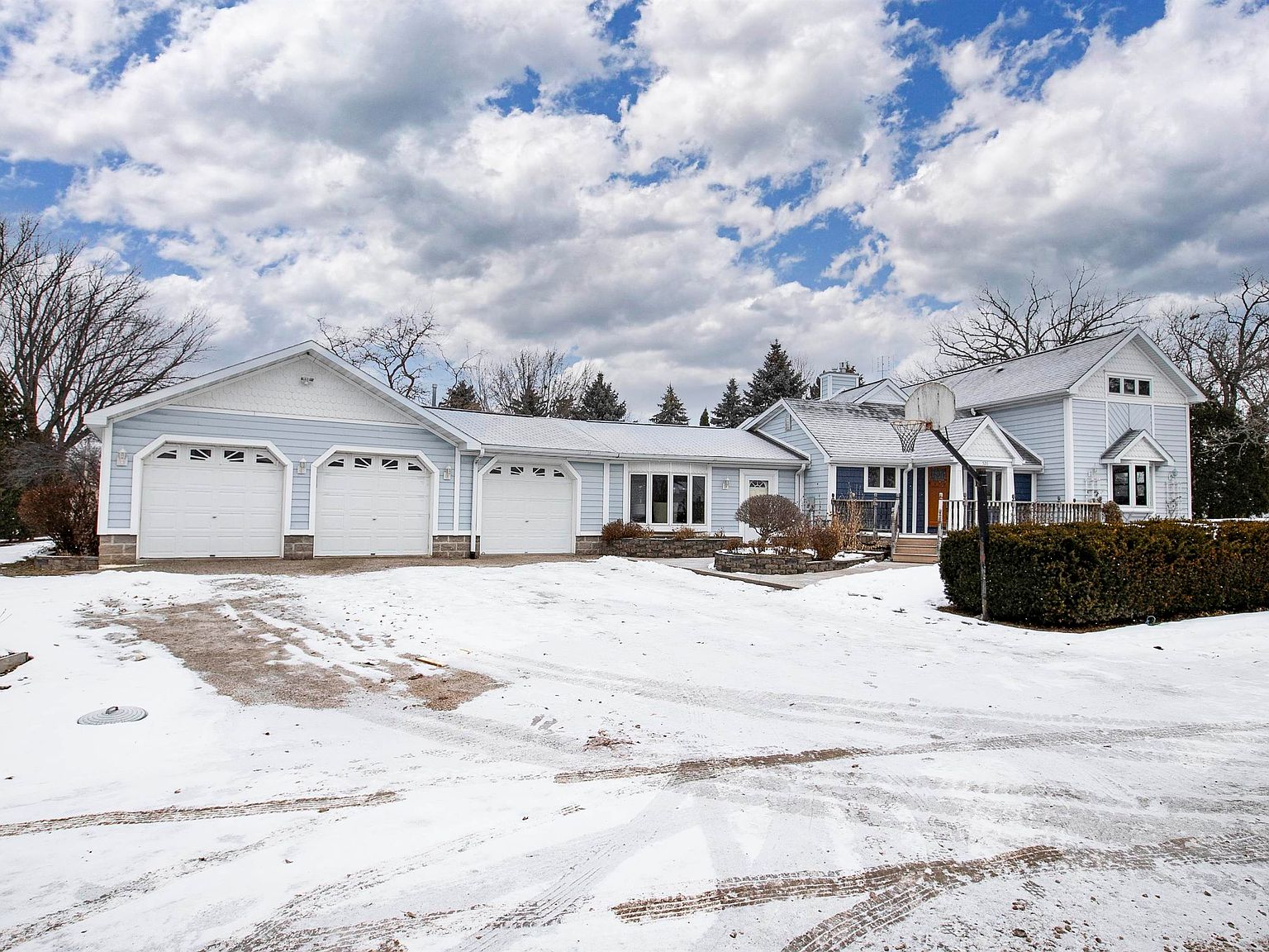 526 Division St, Winneconne, WI 54986 Zillow