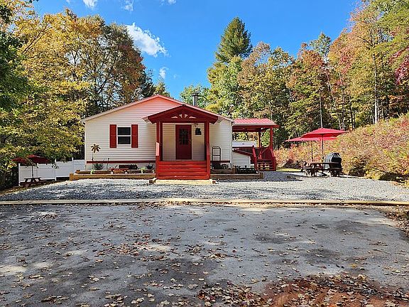 3rd image of 1441 Chestnut Gap Rd