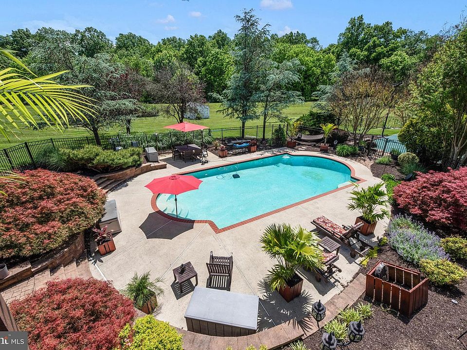 2nd image of 9609 Farmview Ct