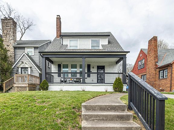 2nd image of 915 Kelton Ave