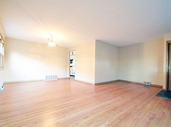 3rd image of 5409 W 99th Pl