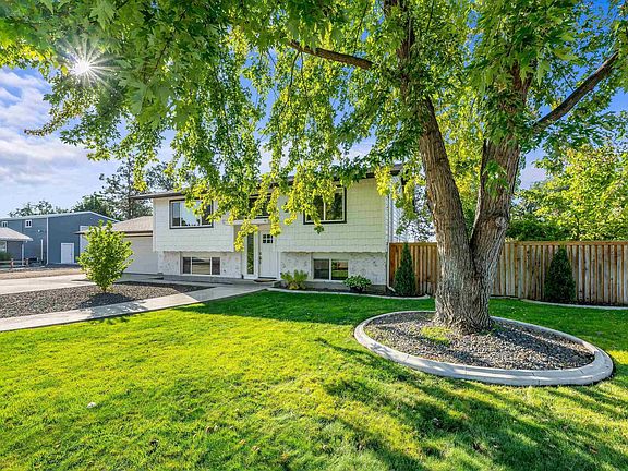 2nd image of 2204 Cari Cir