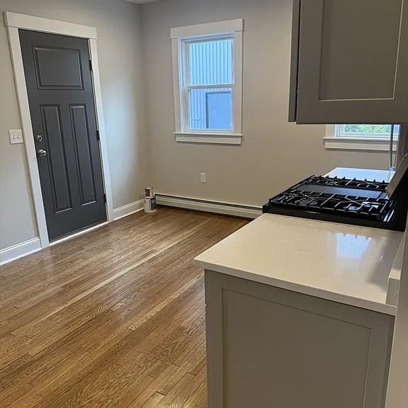 138 Allen St #1 — Photo 3