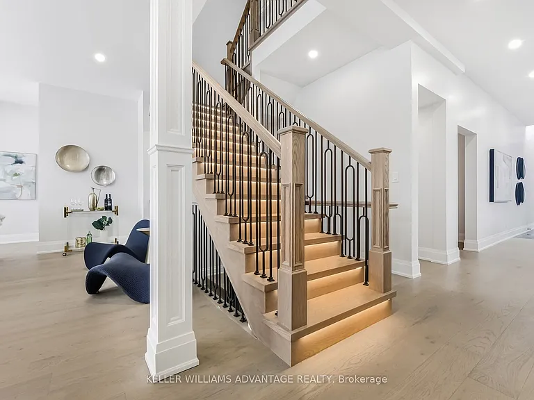 711 Hillview Cres — Photo 17