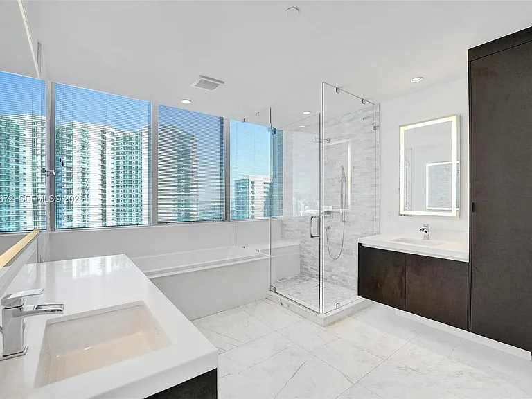 851 NE 1st Ave #4001S — Photo 12