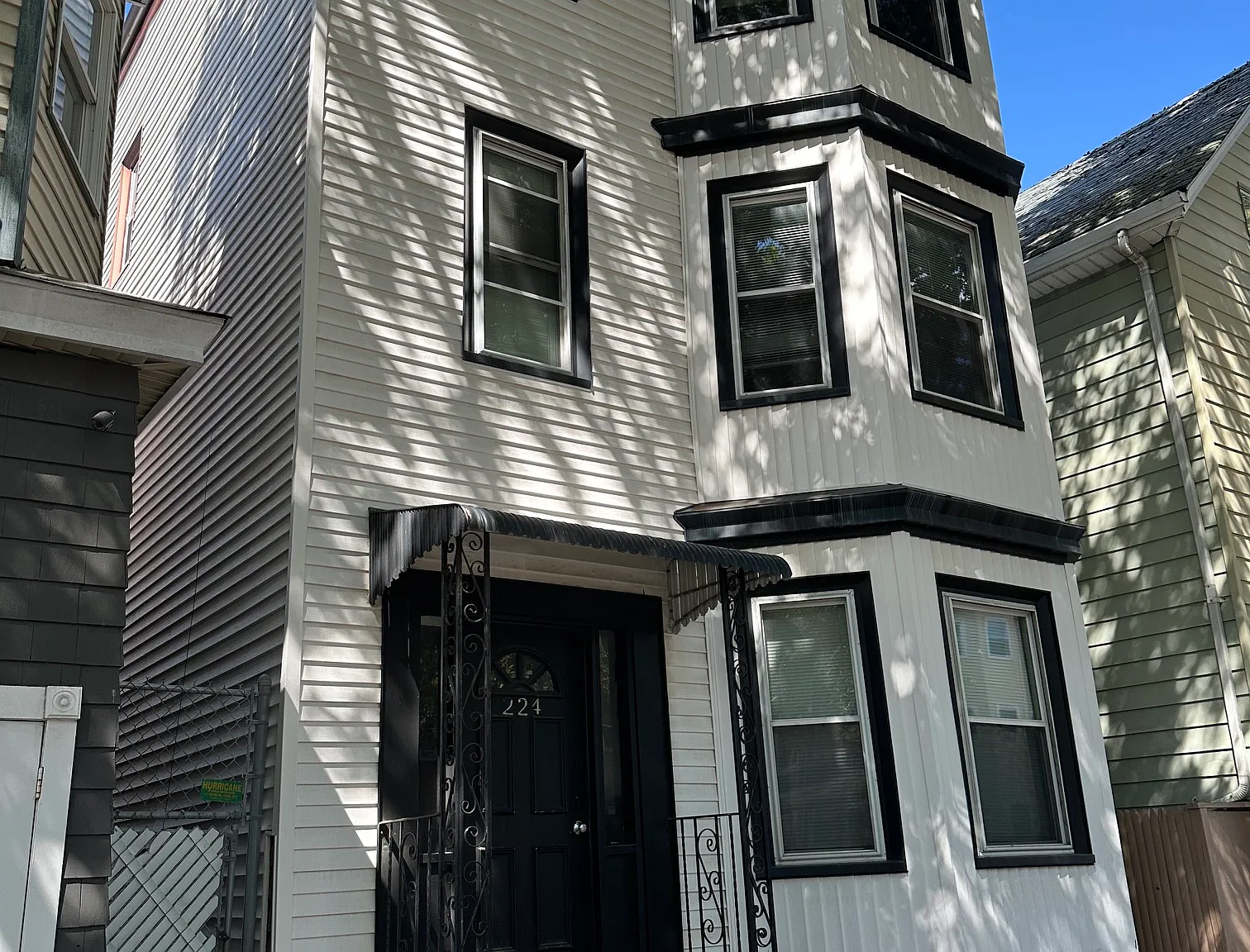 3 bed, 1000 sqft, $3,150 — Photo 1