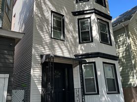 224 Chelsea St, Boston, MA