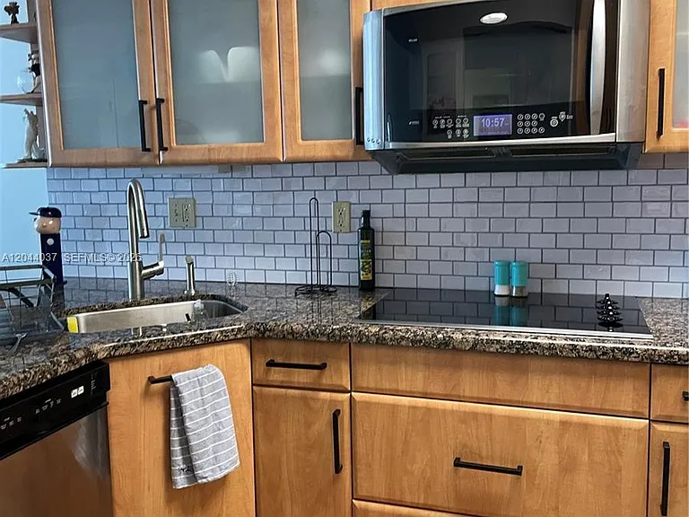 2899 Collins Ave #1726 — Photo 15