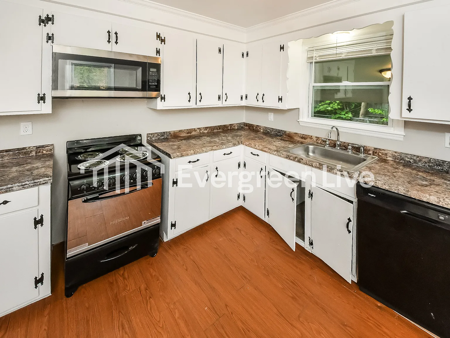 4 bed, 1.5 bath, 1144 sqft, $1,045 — Photo 4
