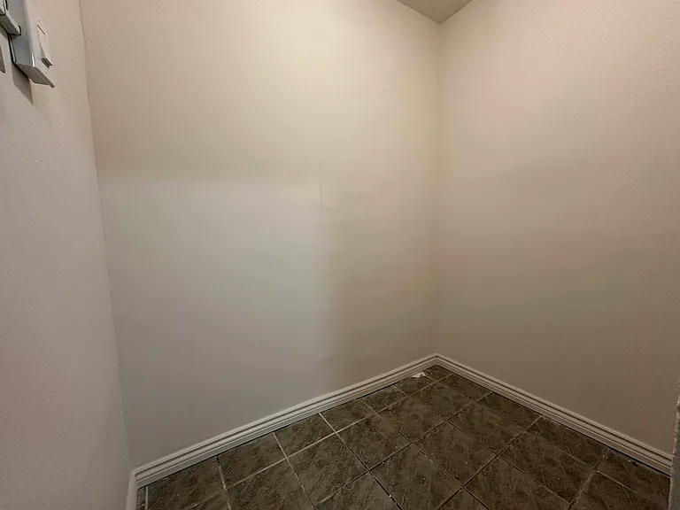 21-27 33rd St #1P — Photo 8