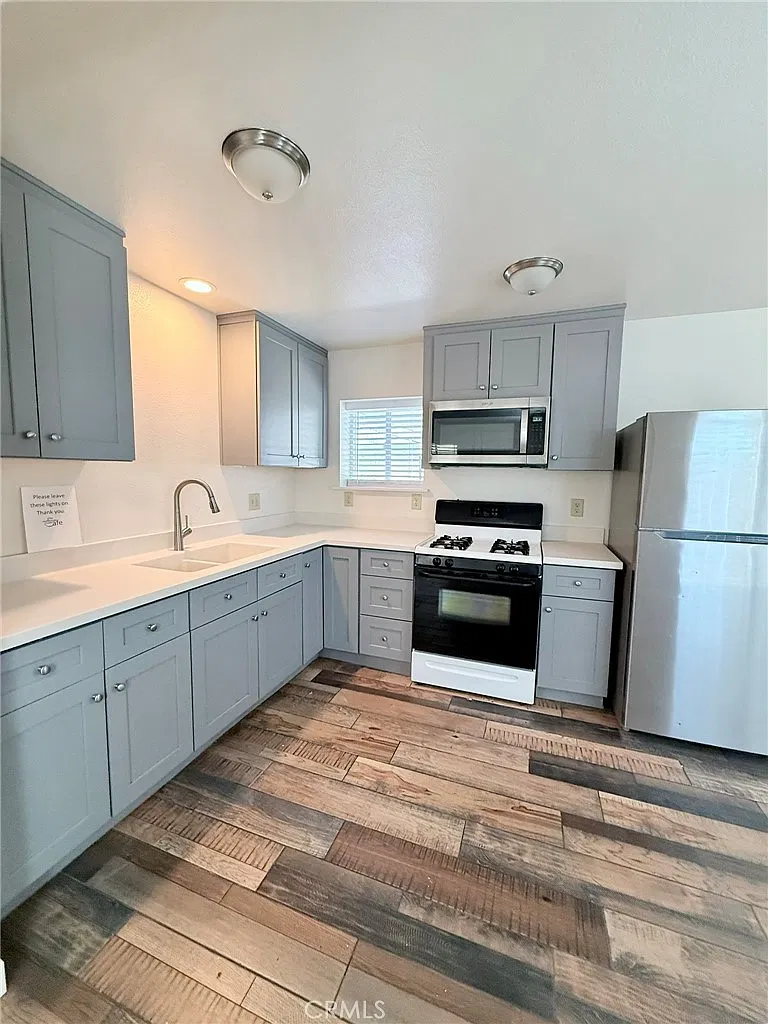 2 bed, 800 sqft, $1,995 — Photo 4