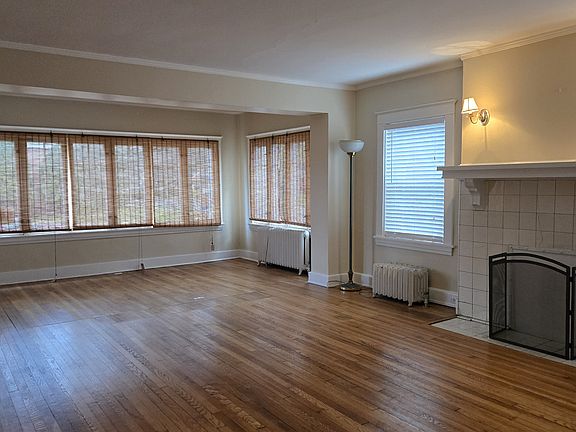 Living/Family room 27' x 16'