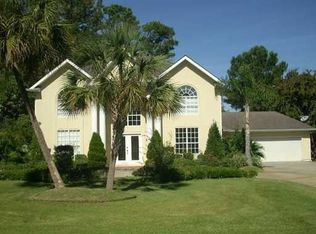 126 E Ruelle St, Mandeville, LA 70471