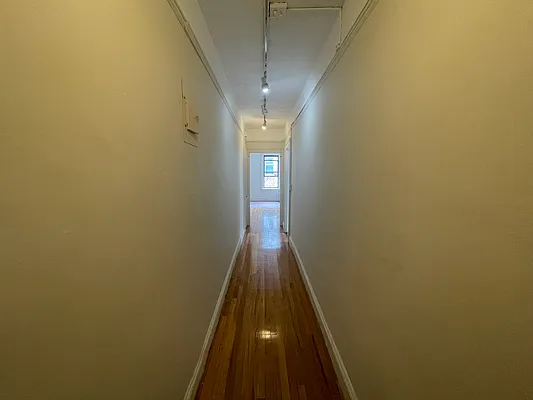 Rented by Contact Realty | media 18