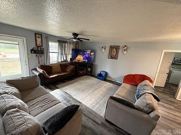 3rd image of 613 Valley Dr