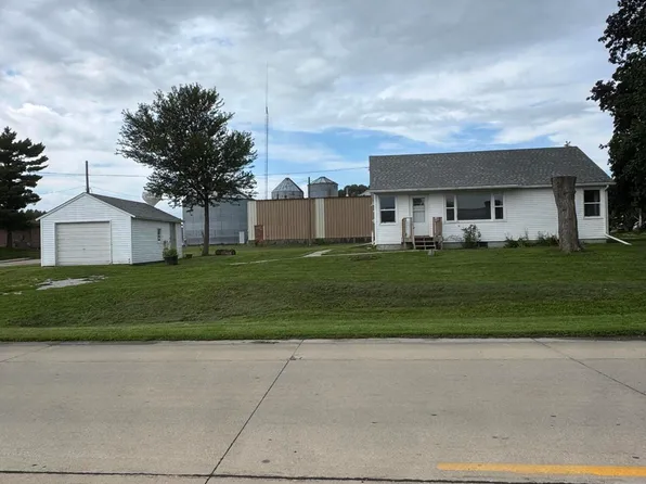 51 Meridian St, Tipton, IA 52772