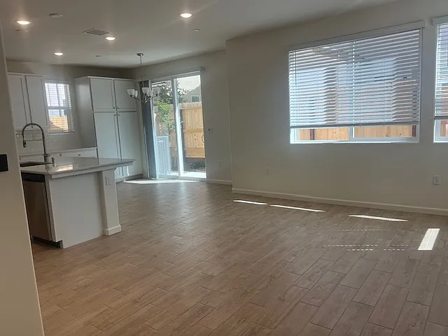 1504 Pioneer Ln — Photo 3