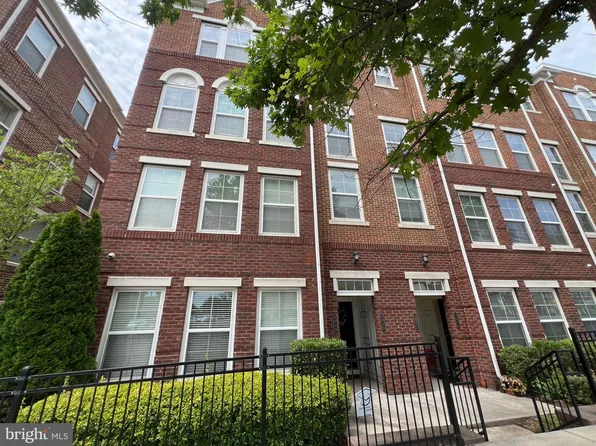 3048 Rittenhouse Cir, Fairfax, VA 22031