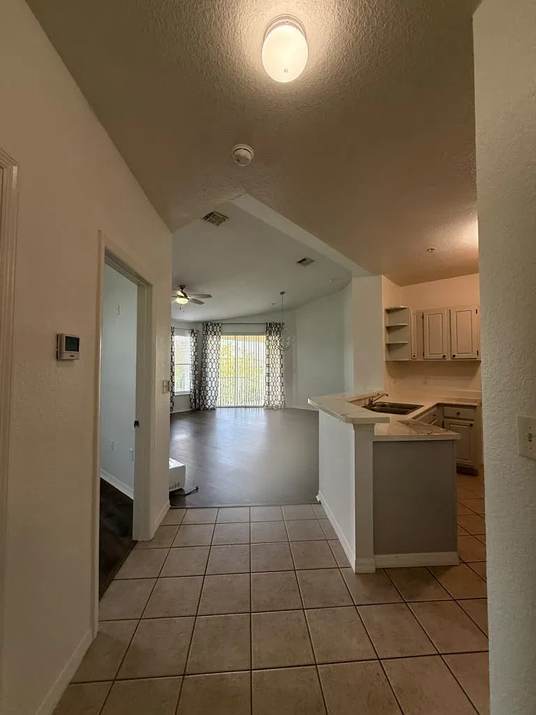 2 bed, 1110 sqft, $1,900 — Photo 3