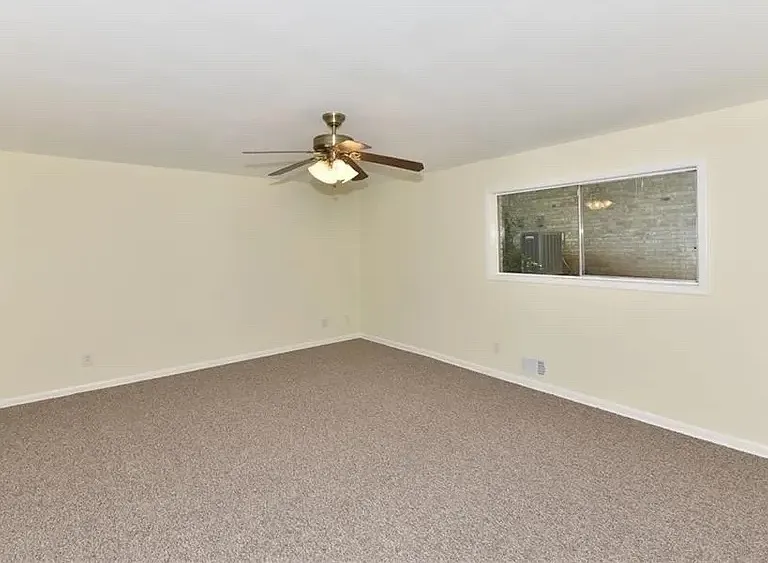 1396 E Rock Springs Cir NE — Photo 16