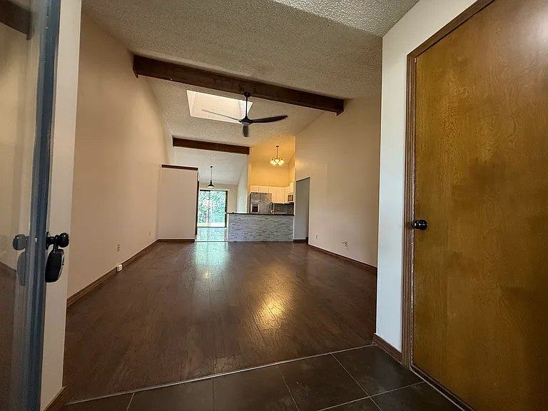 222 E Edgewood St — Photo 3