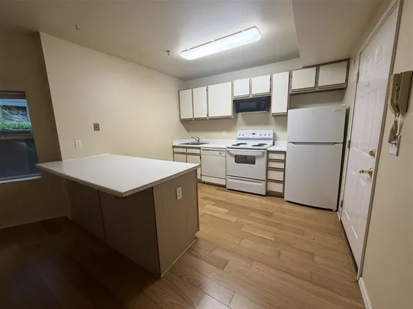Everett Street Apartments