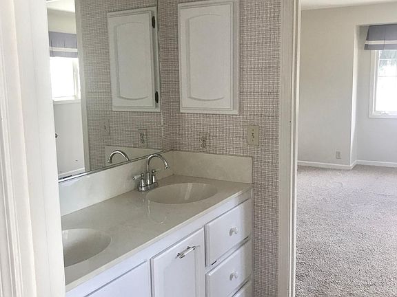 Jack and Jill Bath Includes Tub/Shower