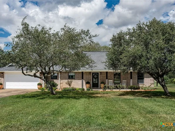 68 Trailwood Dr, Port Lavaca, TX 77979