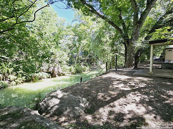5th image of 375 River Bend Dr