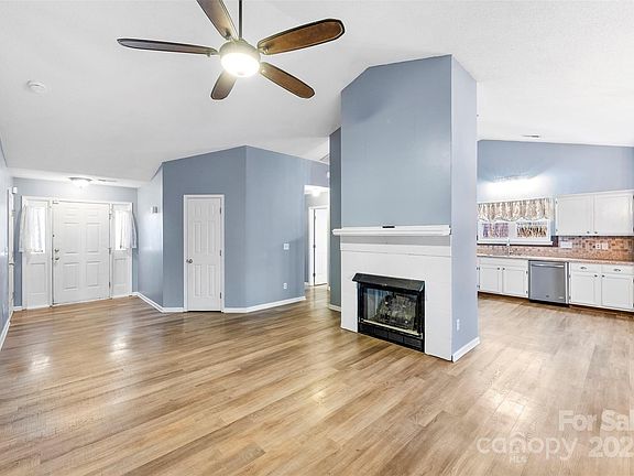 4th image of 11001 Gladewater Dr