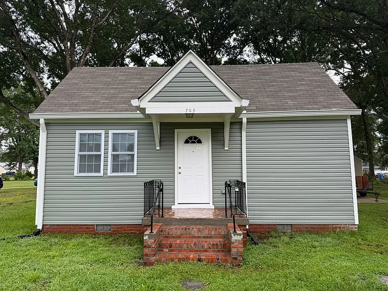 705 Canal Dr — Photo 1