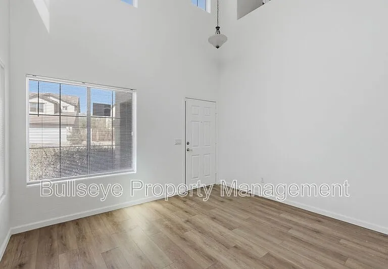 27513 N 63rd Dr — Photo 5