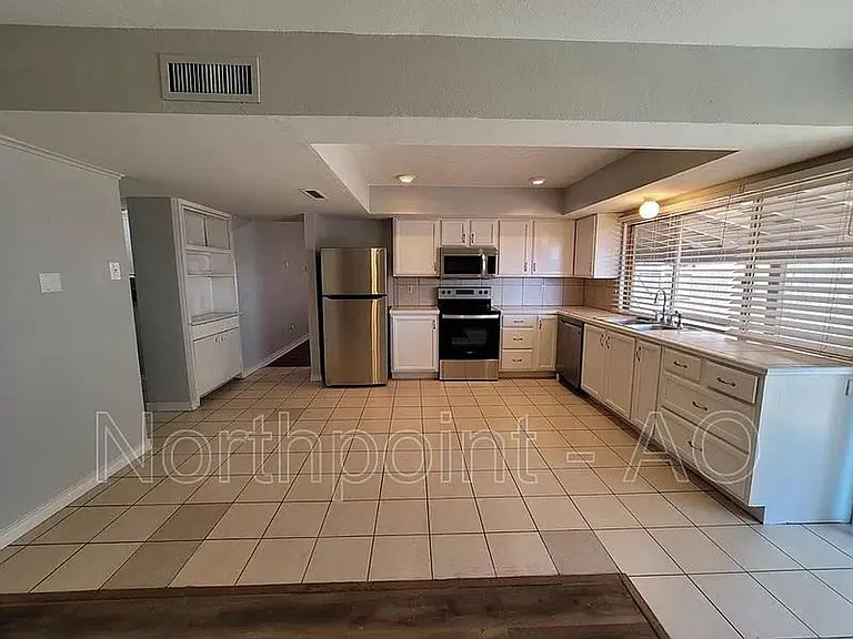 1362 Applegate Dr — Photo 4