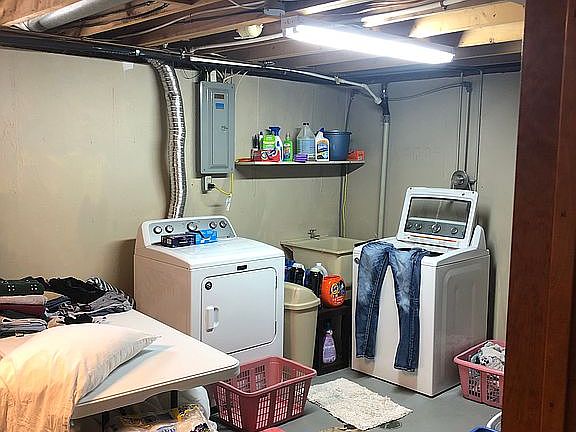 4th image of 1608 N Hancock Ave