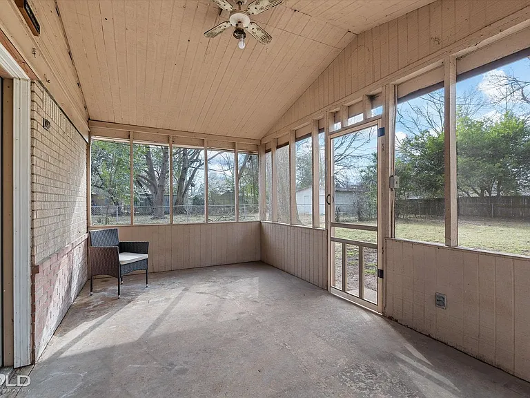 2726 W Cavett Dr — Photo 23