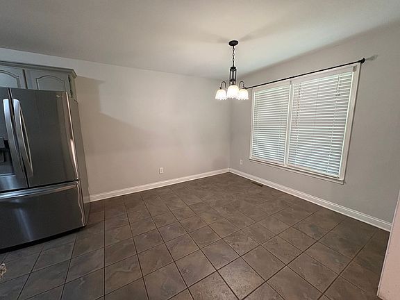 3rd image of 420 W Windsor Cir
