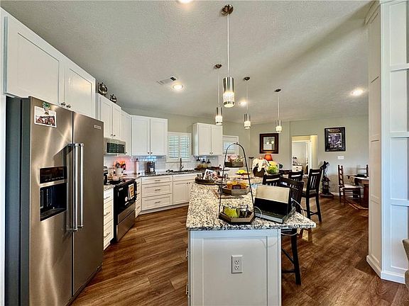 4th image of 705 Parkway Dr