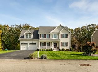 121 Ashbrook Dr, Cranston, RI 02921