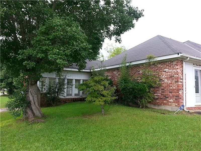 2nd image of 418 Garden Homes Cir
