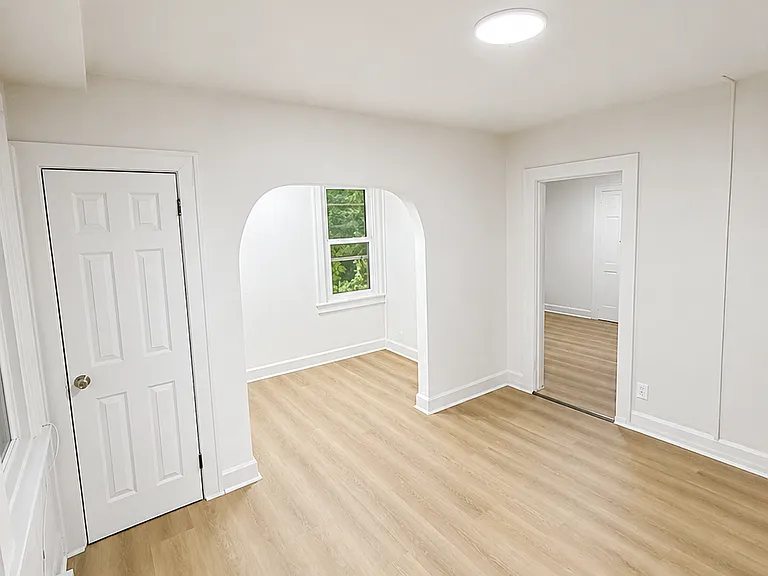 1133 Maryland Ave #1 — Photo 2
